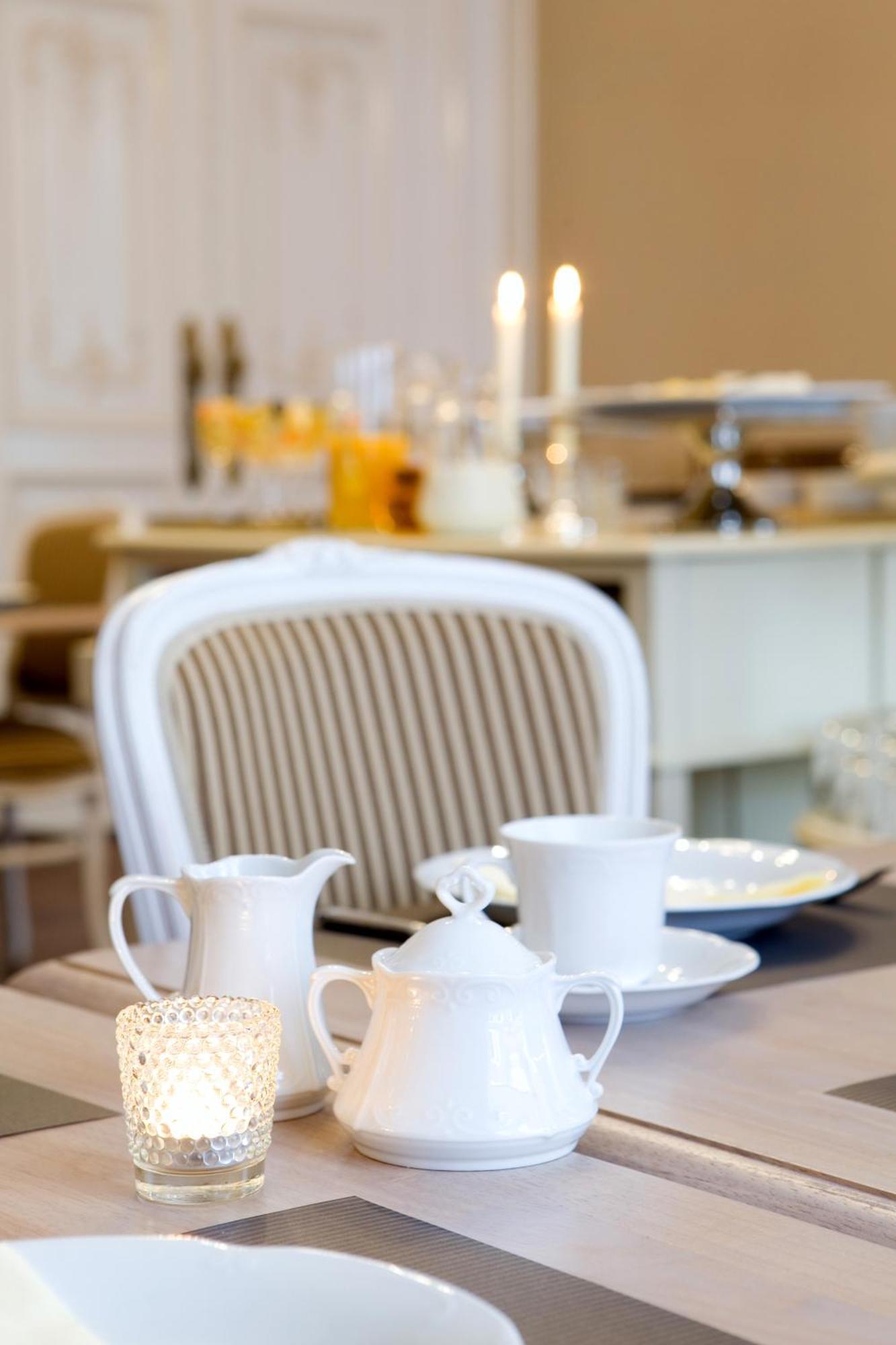 Charme Hotel Hancelot خنت المطعم الصورة